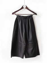 Load image into Gallery viewer, Women's Detachable Leather Cropped Pants